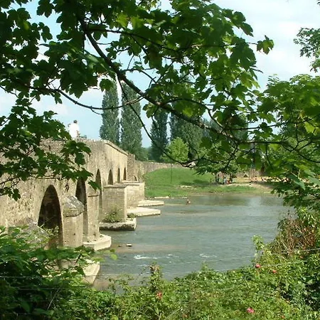 ベッド・アンド・ブレックファスト D'hotes Le Pont Montfort-le-Gesnois